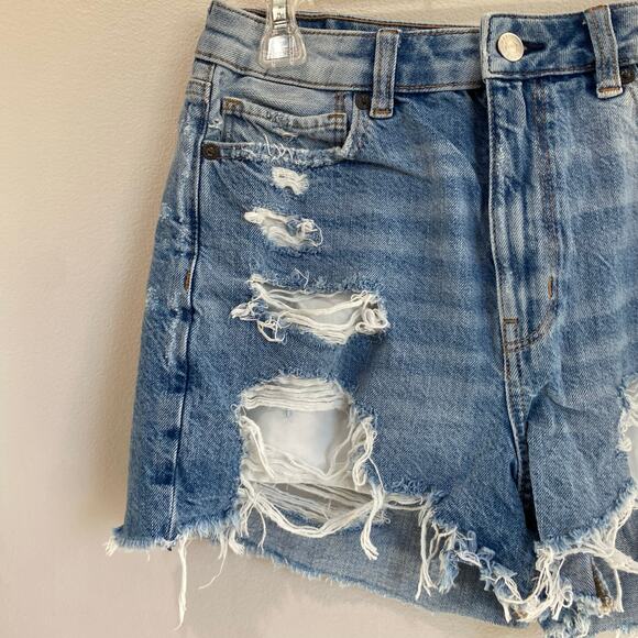 American Eagle Distressed Mom Denim Shorts Sz 8 - Picture 5 of 9